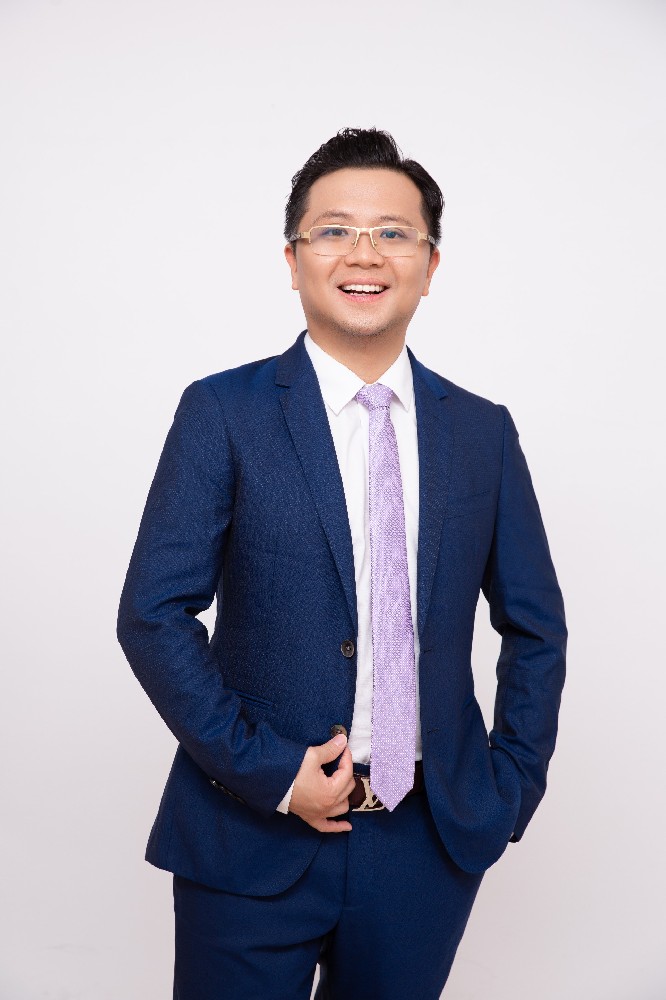 深圳市標(biāo)桿教育科技有限公司董事長(zhǎng)簡(jiǎn)介